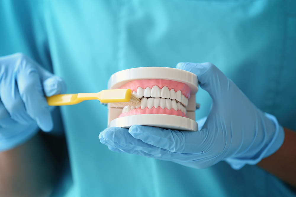 Całościowe leczenie dentystyczne – znajdź drogę do zdrowej i uroczego uśmiechu.